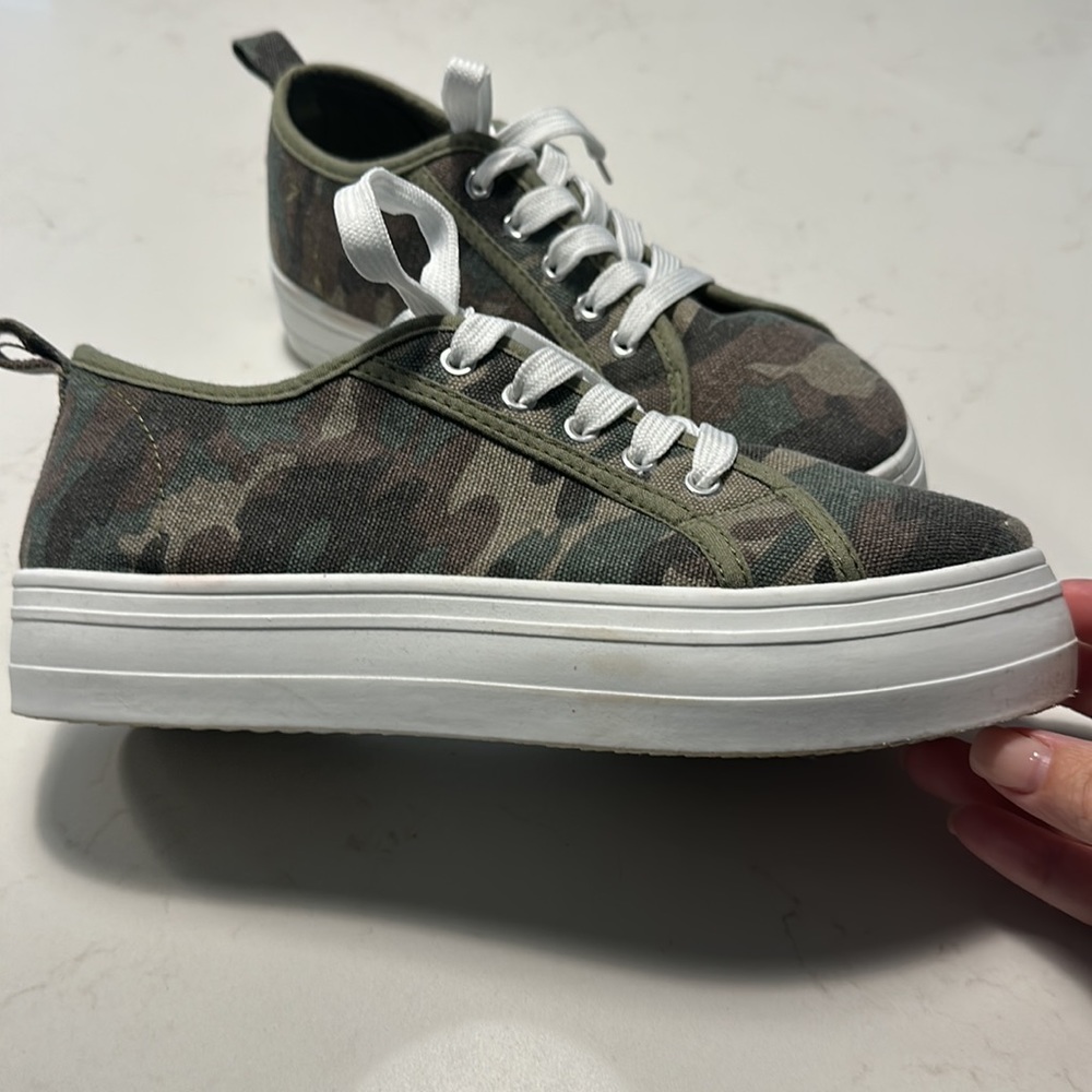 Size 8 Camo Never Worn